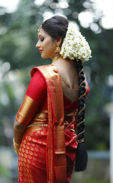 Photo of unique bridal look for south indian bride with maroon saree