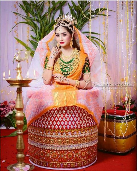 Oxygen Costumes - South Indian dresses are known for its simple and  graceful appearance. Amongst the many reasons that the South Indian states  are famous for Temples and the Sarees top this