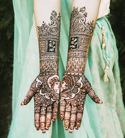 Portrait Mehndi Designs: The Best Ones We've Spotted On Real Brides! |  WedMeGood