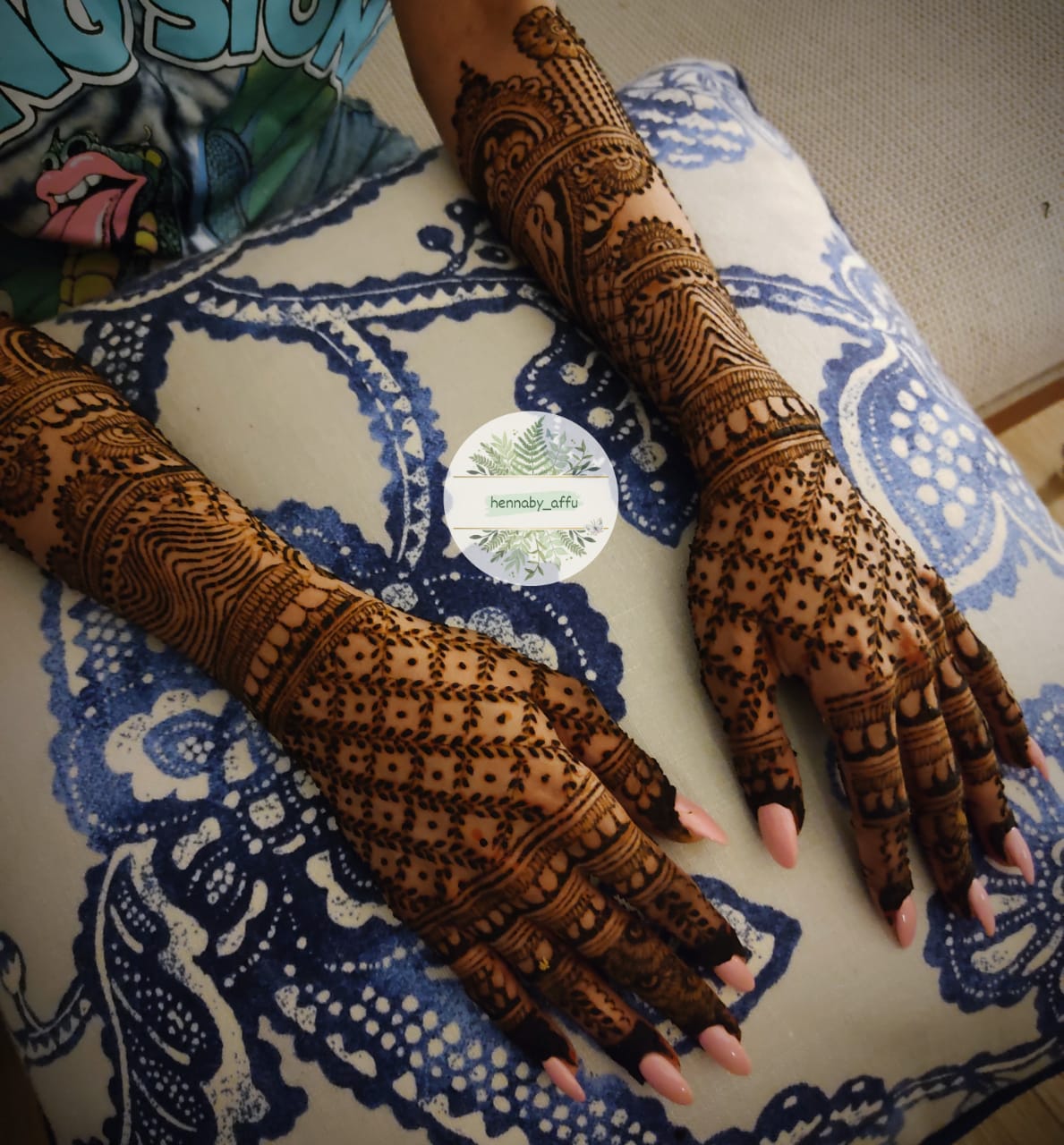 Krishna Mehendi Artist - Price & Reviews | Mehndi Artist in Delhi