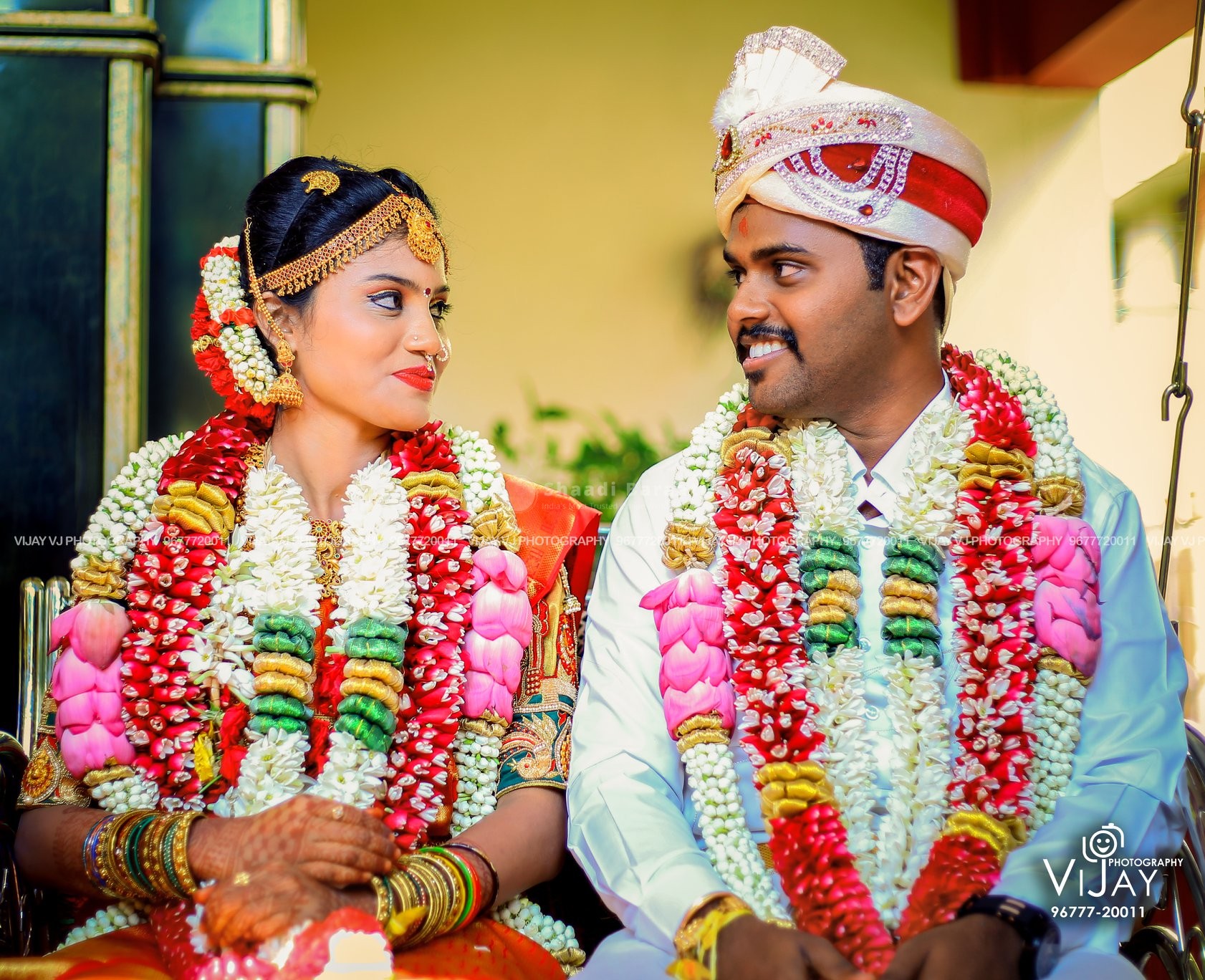 Praveen & Sinthana - wedding photographers in Coimbatore candid photography