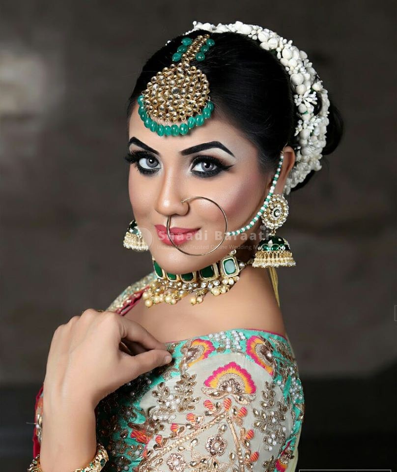 Navratri 2019 Day 9: Make-up Looks To Complement Peacock Green Attire -  Boldsky.com